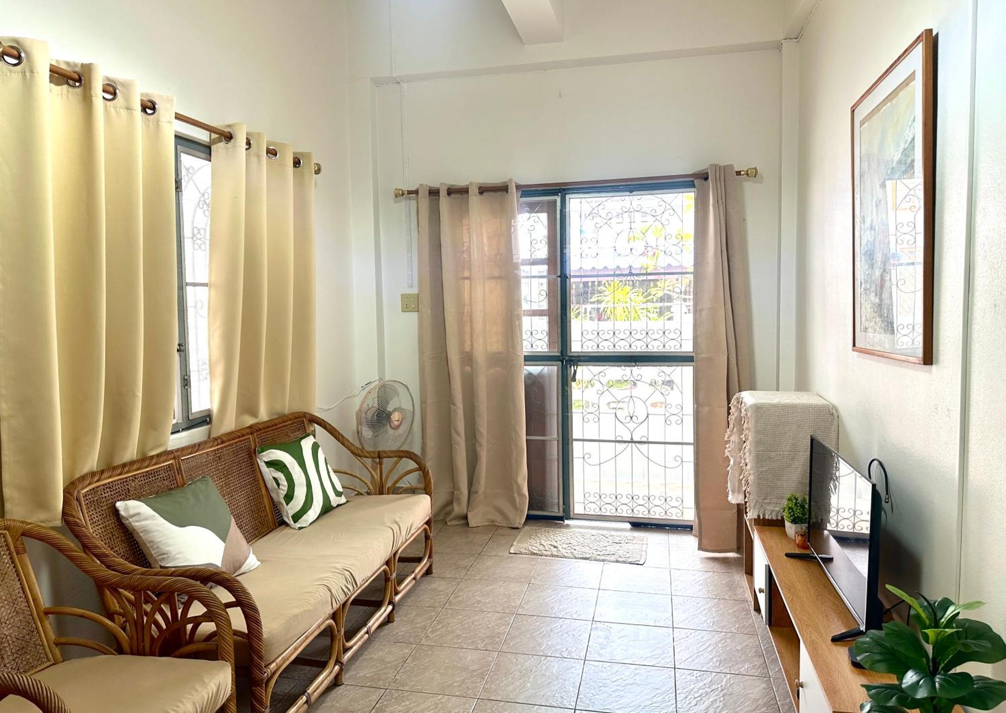 2-bearoom House In The Center Apartment *